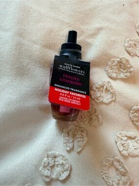 White Barn Frosted Cranberry Wallflowers Refill - NWOT